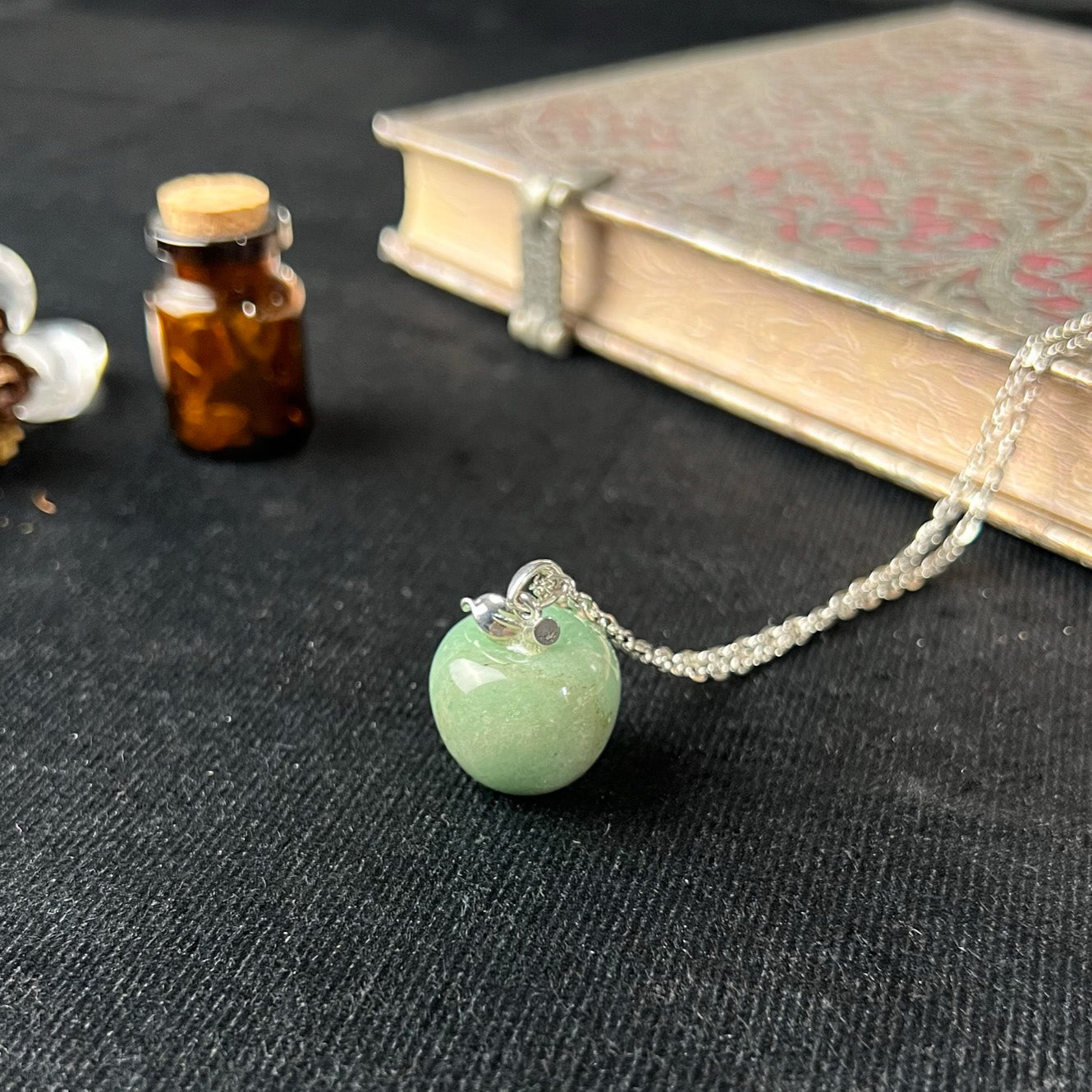 Aventurine apple gemstone necklace Baguette Magick