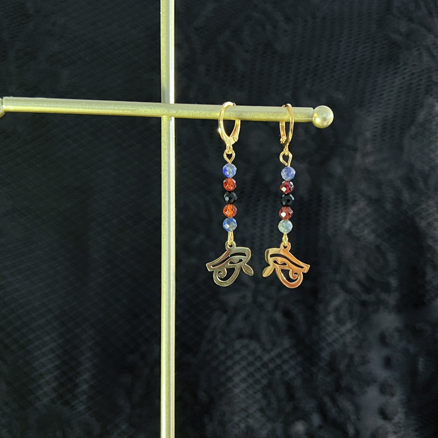 Eye of Horus earrings, golden stainless steel, lapis lazuli, garnet and onyx Baguette Magick