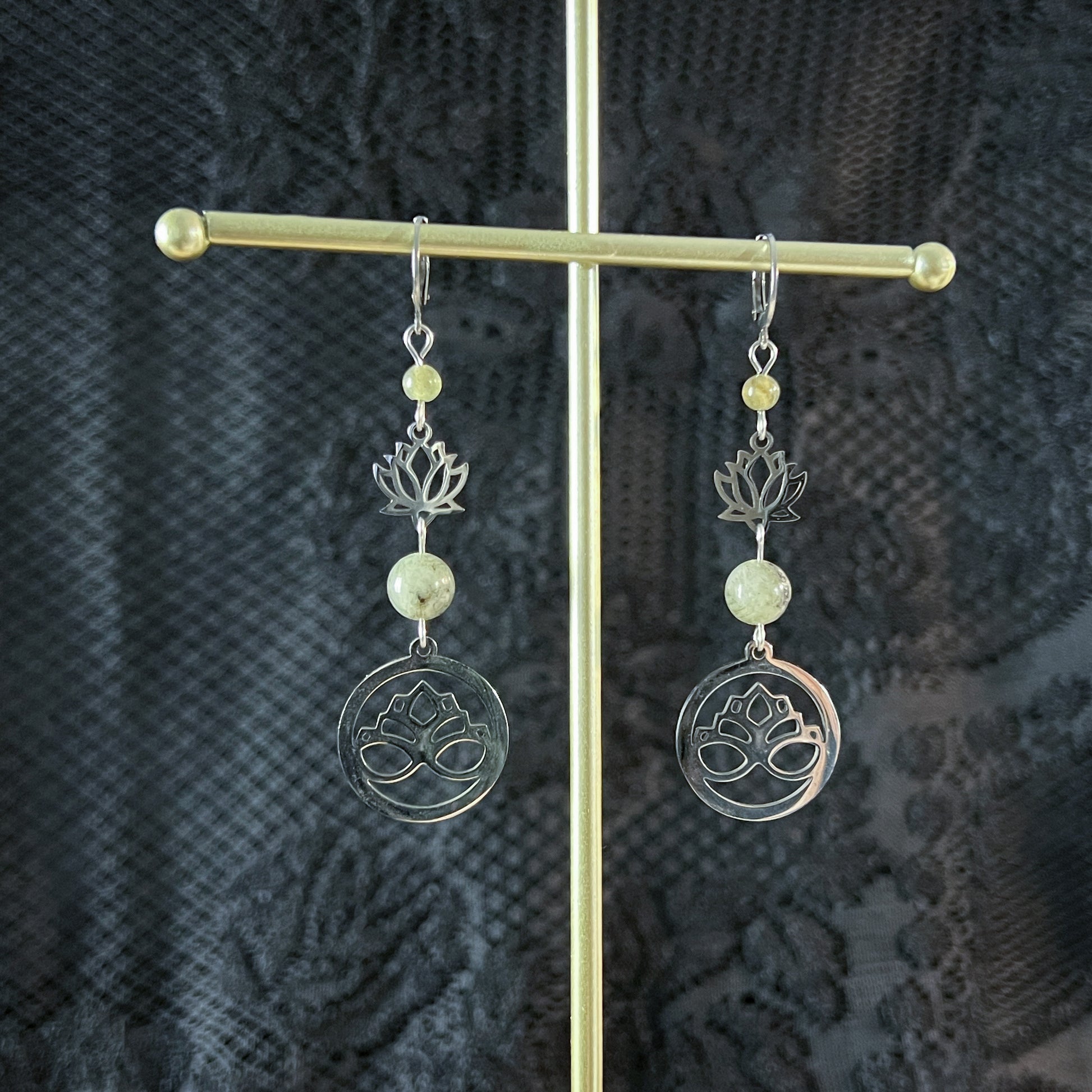 Stainless steel lotus flower and labradorite earrings Baguette Magick