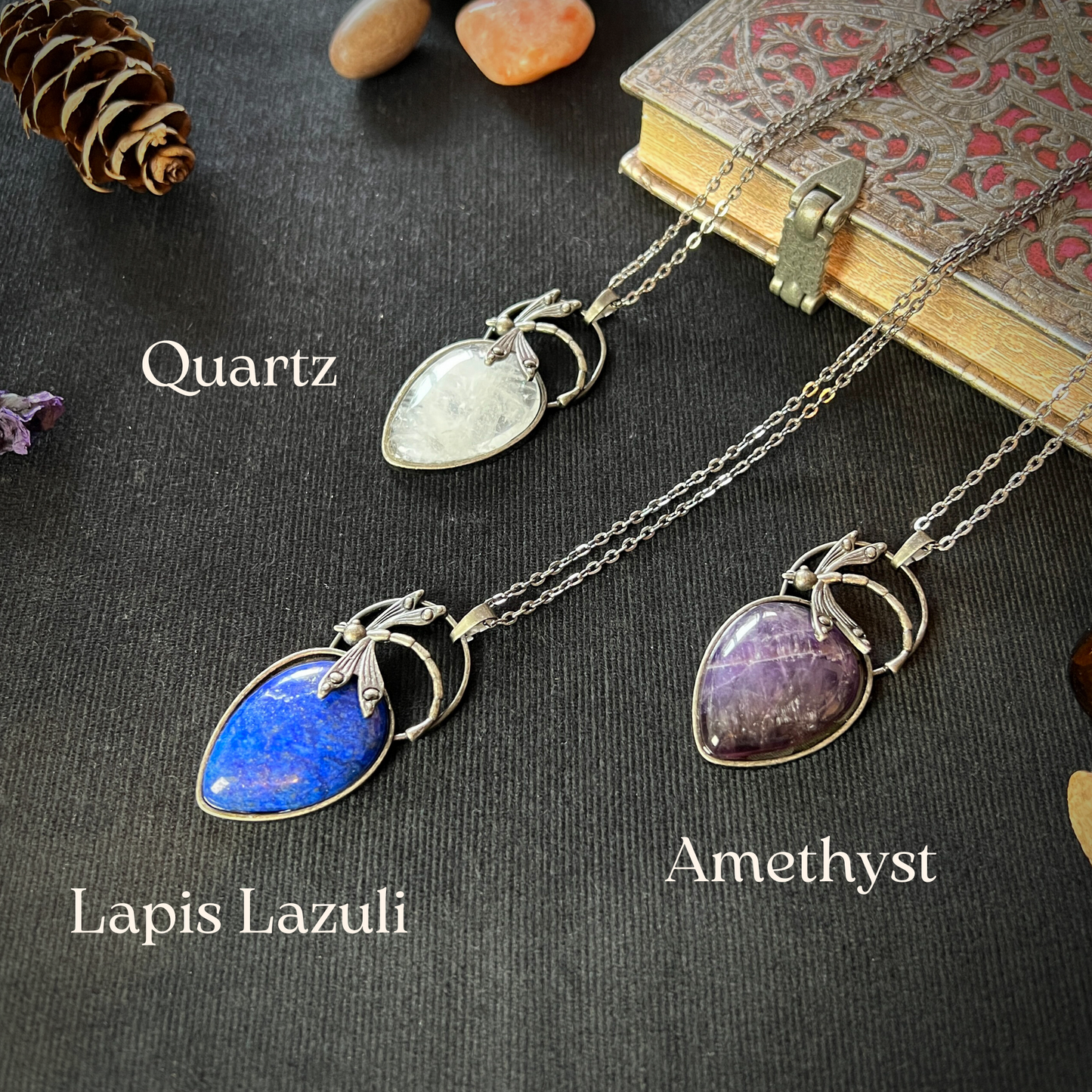 Dragonfly gemstone necklace in quartz, lapis lazuli or amethyst Baguette Magick