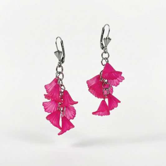 Boucles d'oreilles fleurs de callas arums, dormeuses, violet prune