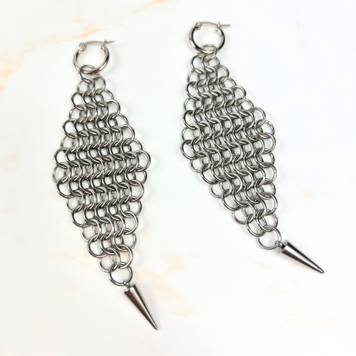 Boucles d'oreilles maxi en cotte de mailles en forme de diamant avec pointes, en acier inoxydable