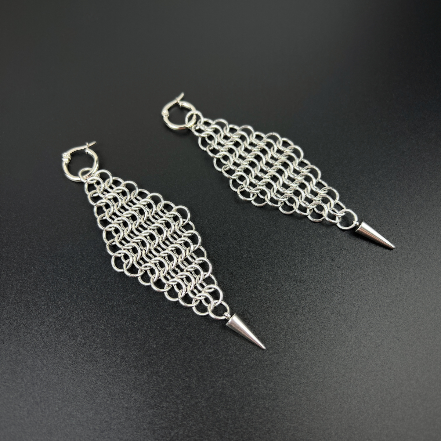 Boucles d'oreilles maxi en cotte de mailles en forme de diamant avec pointes, en acier inoxydable