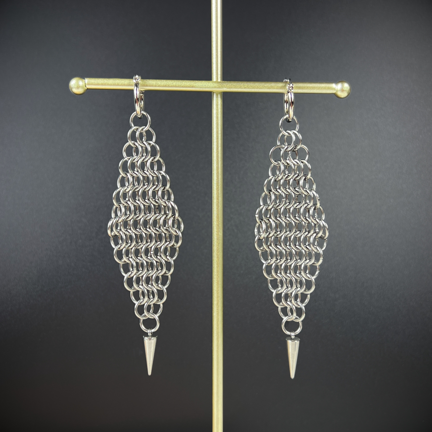 Boucles d'oreilles maxi en cotte de mailles en forme de diamant avec pointes, en acier inoxydable