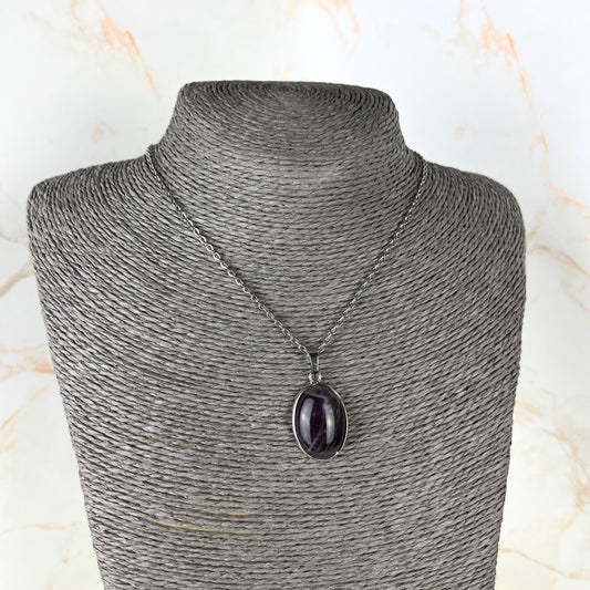 Elegant amethyst gemstone necklace Baguette Magick