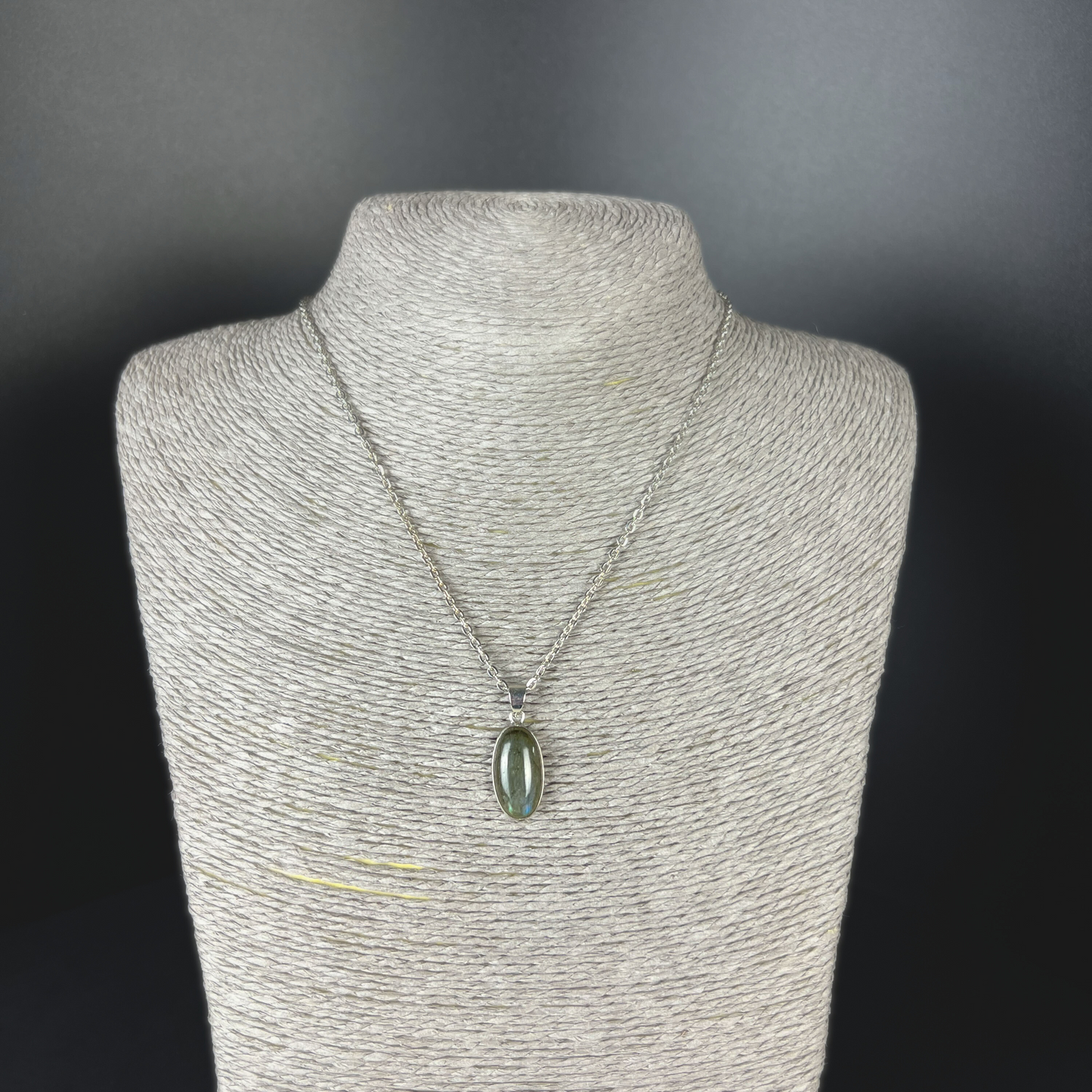 Labradorite pendant necklace lithotherapy jewelry Baguette Magick