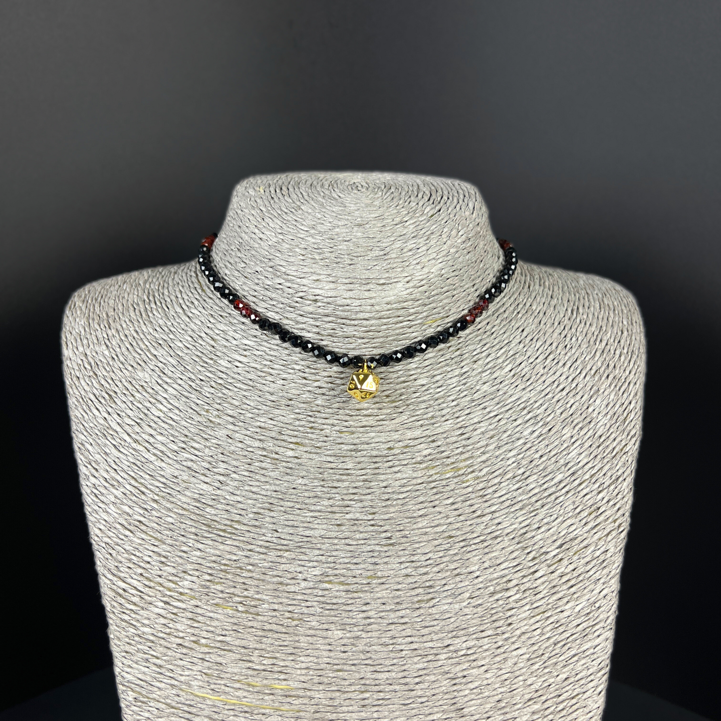 D20 faceted onyx and garnet beaded choker, 18 k gold plated stainless steel Baguette Magick