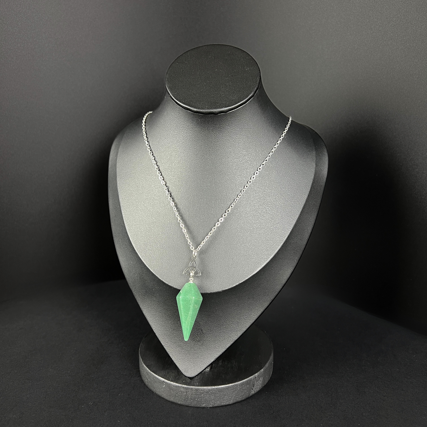 Aventurine and triquetra Celtic knot pendulum necklace, stainless steel Baguette Magick