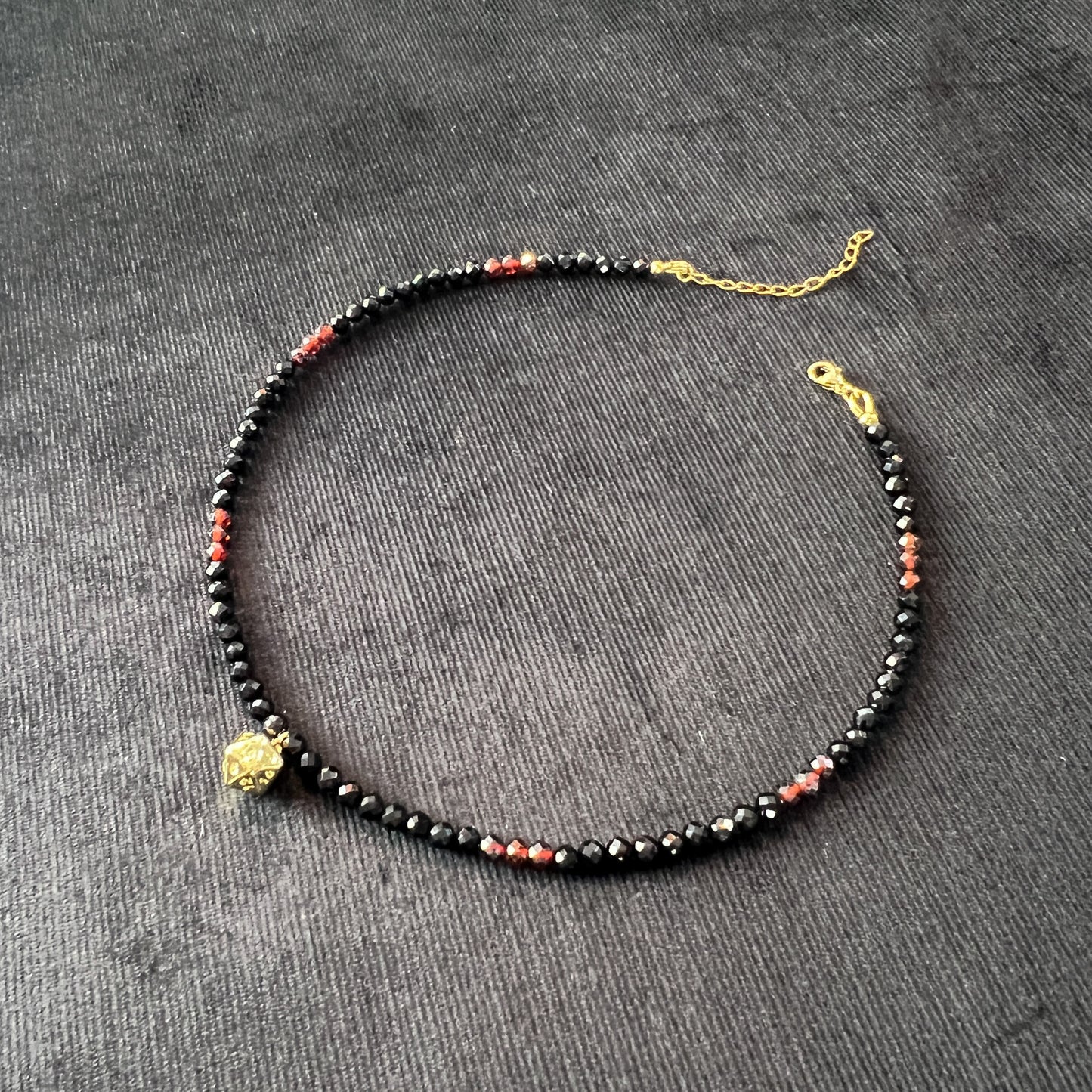 D20 faceted onyx and garnet beaded choker, 18 k gold plated stainless steel