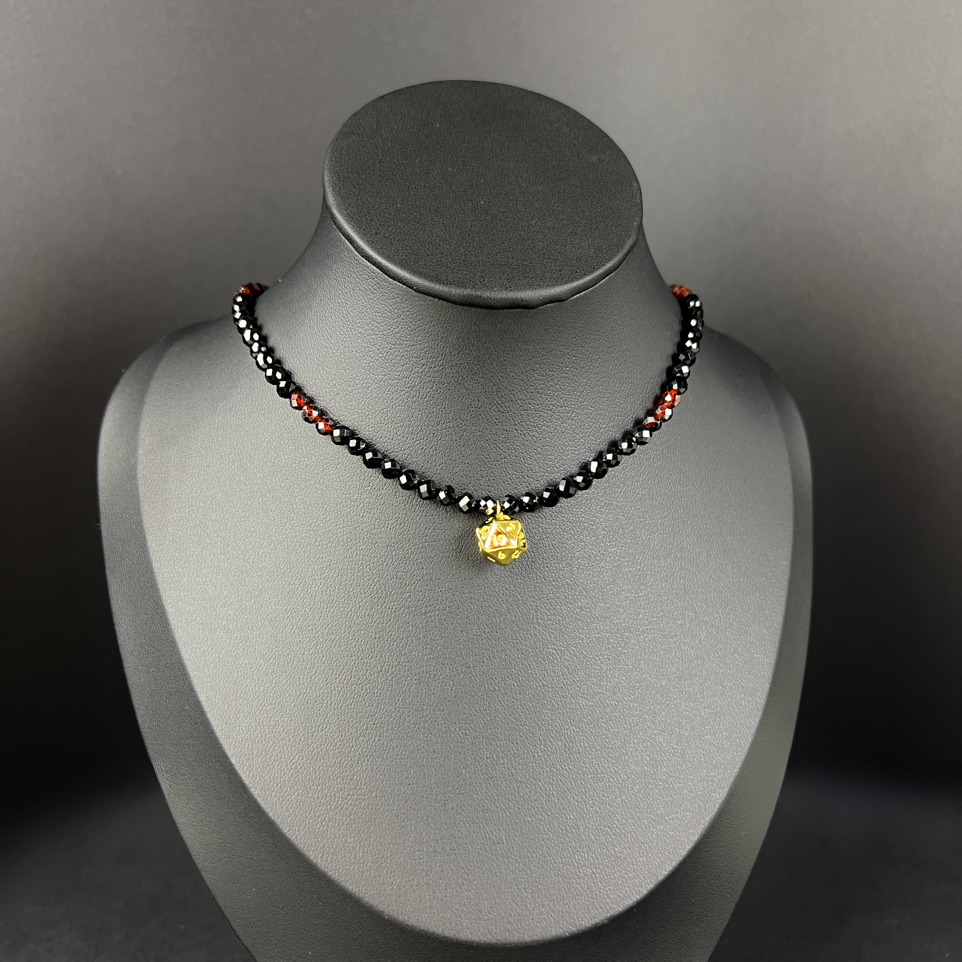 D20 faceted onyx and garnet beaded choker, 18 k gold plated stainless steel Baguette Magick