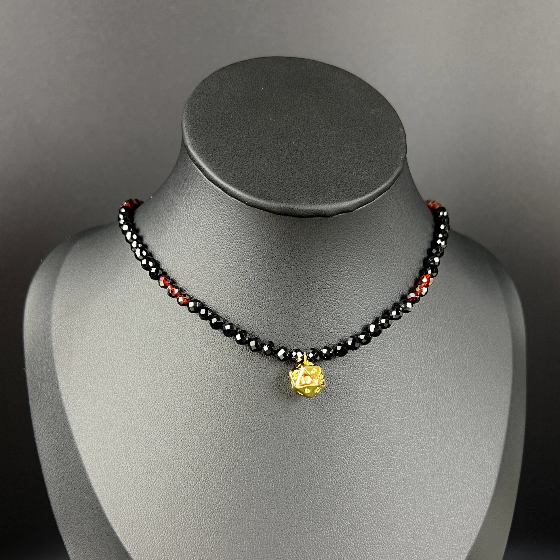 D20 faceted onyx and garnet beaded choker, 18 k gold plated stainless steel Baguette Magick