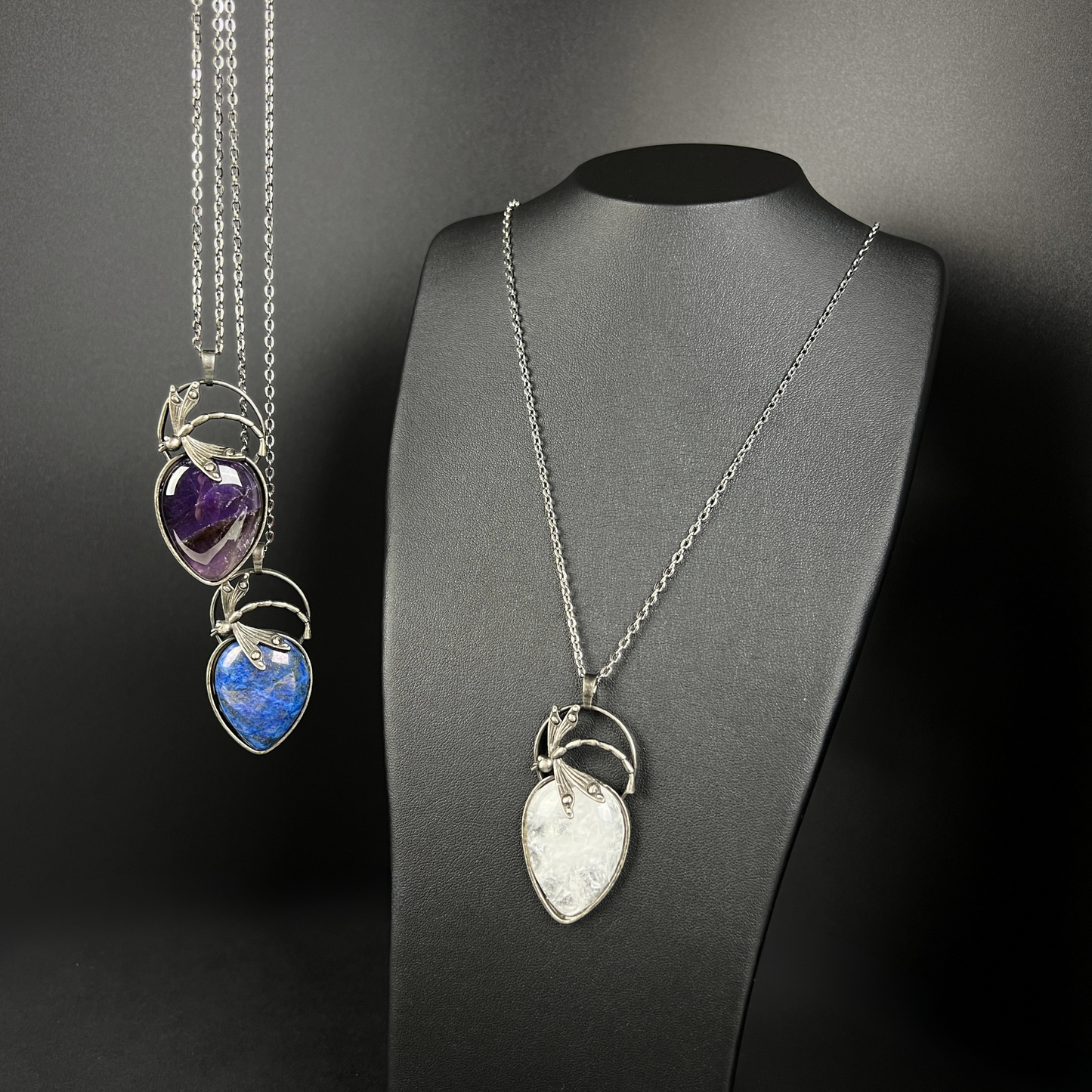 Collier de pierres précieuses libellule en quartz, lapis lazuli ou améthyste