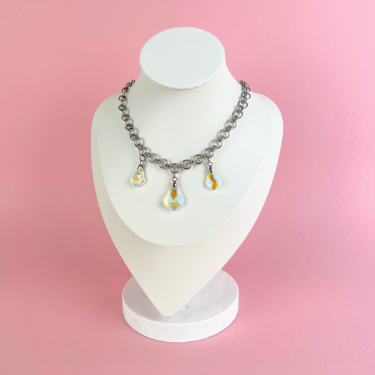 Sparkling crystal necklace, yellow and blue irridescence, chainmail chain, stainless steel Baguette Magick