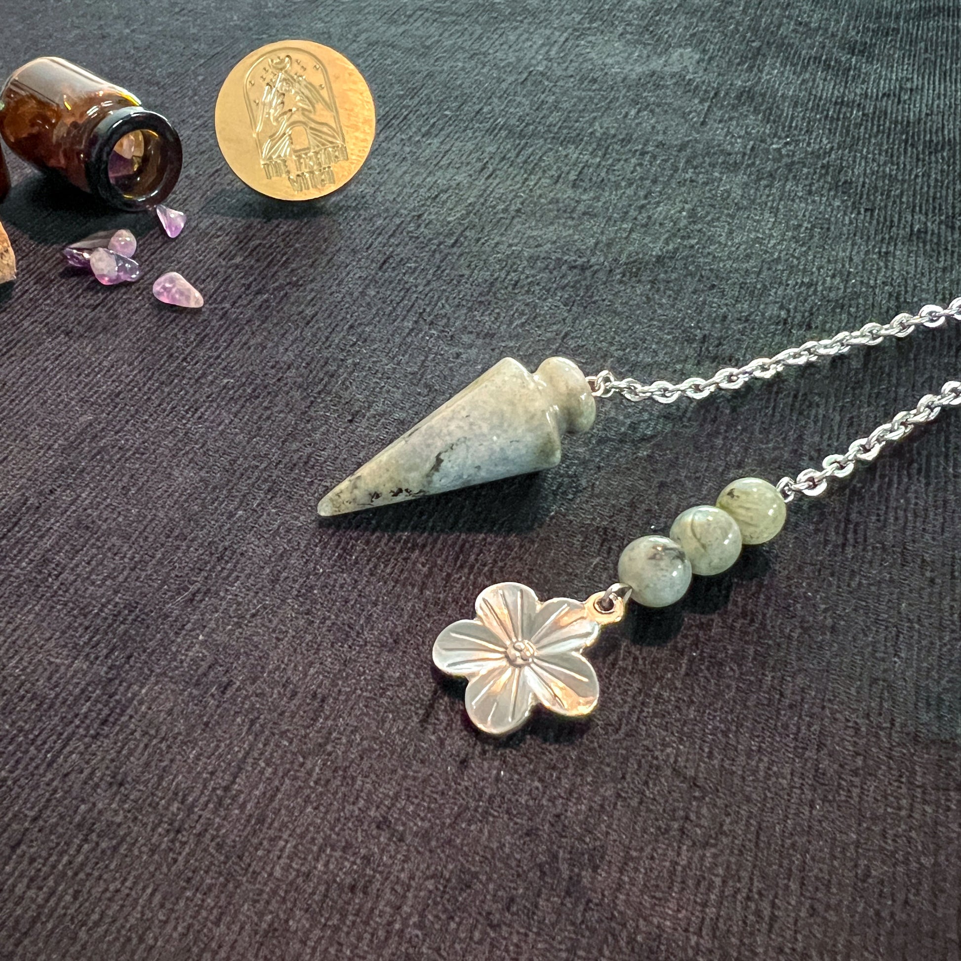Labradorite and stainless steel flower pendulum Baguette Magick