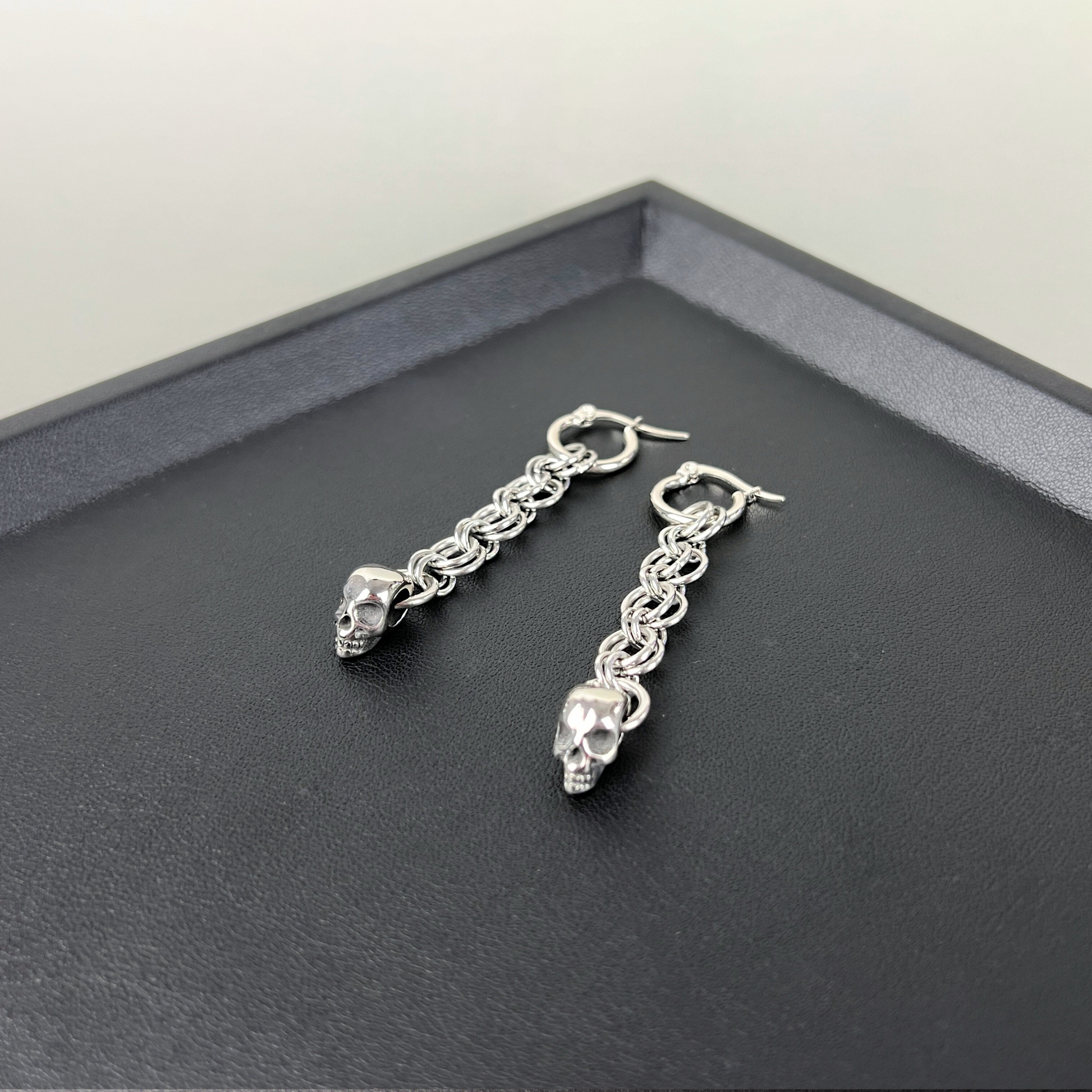 Chainmail skulls and hoops earrings Baguette Magick