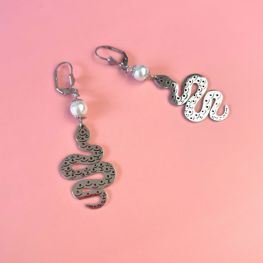 Snake and pearl royalcore earrings Baguette Magick
