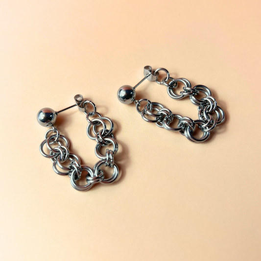 Chainmail gothic stud earrings Baguette Magick