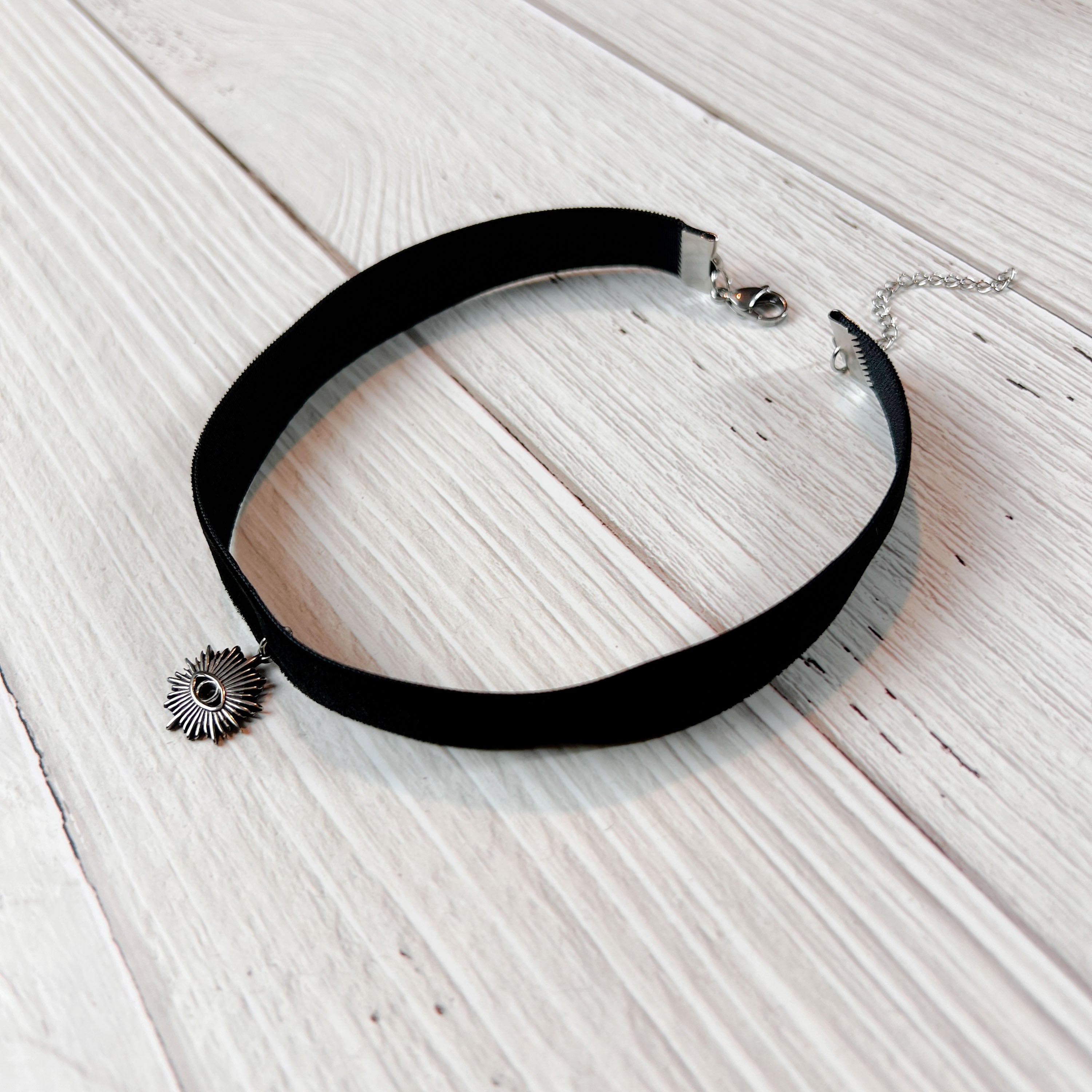 Black velvet online choker