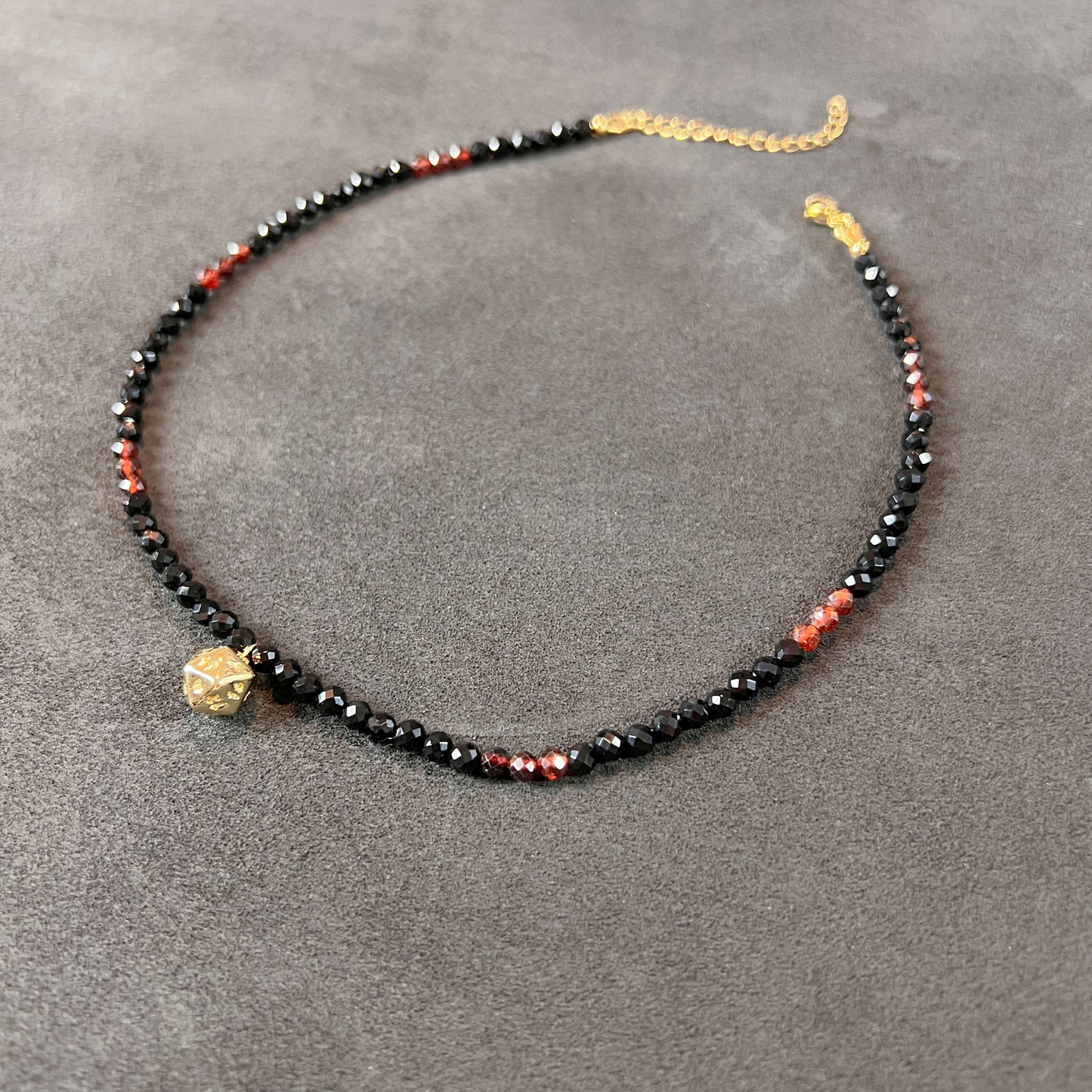 D20 faceted onyx and garnet beaded choker, 18 k gold plated stainless steel