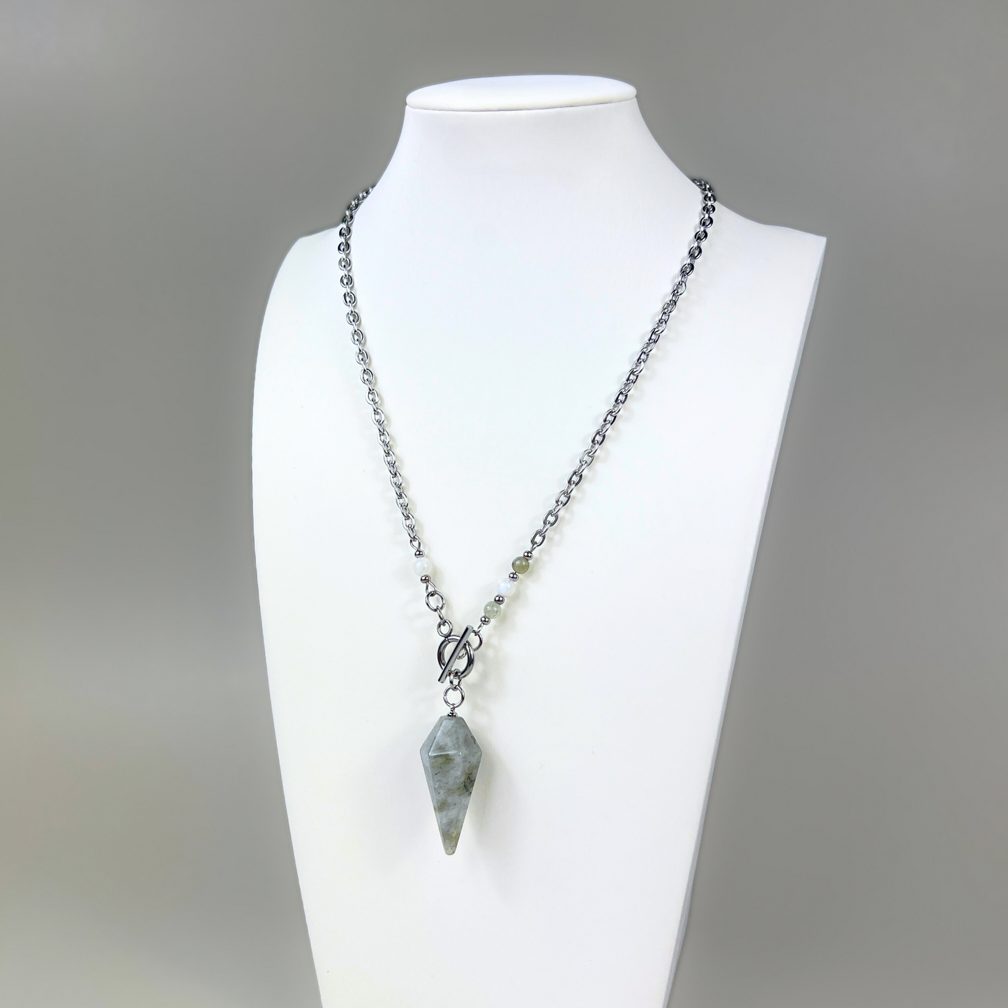 Collier pendule en labradorite et pierre de lune, fermoir à bascule