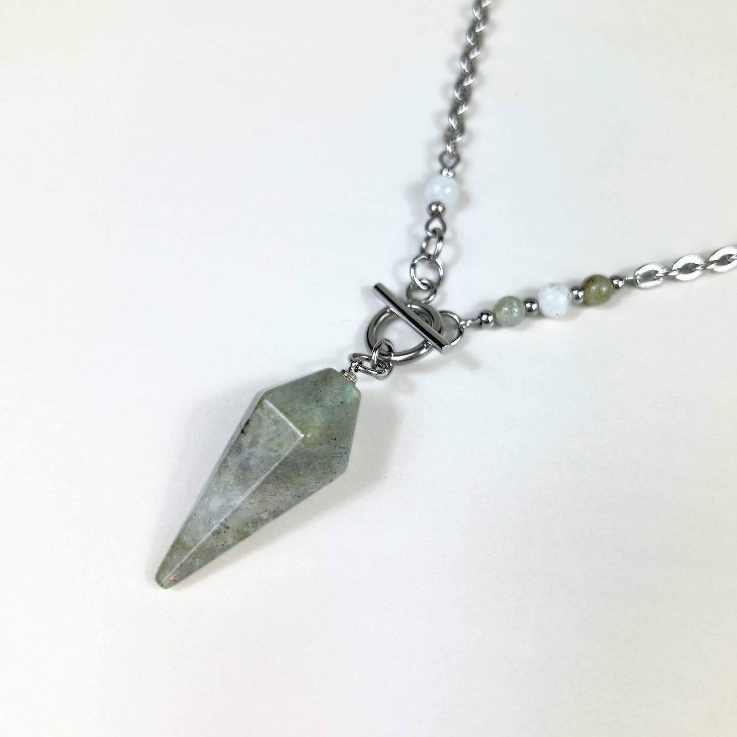 Collier pendule en labradorite et pierre de lune, fermoir à bascule