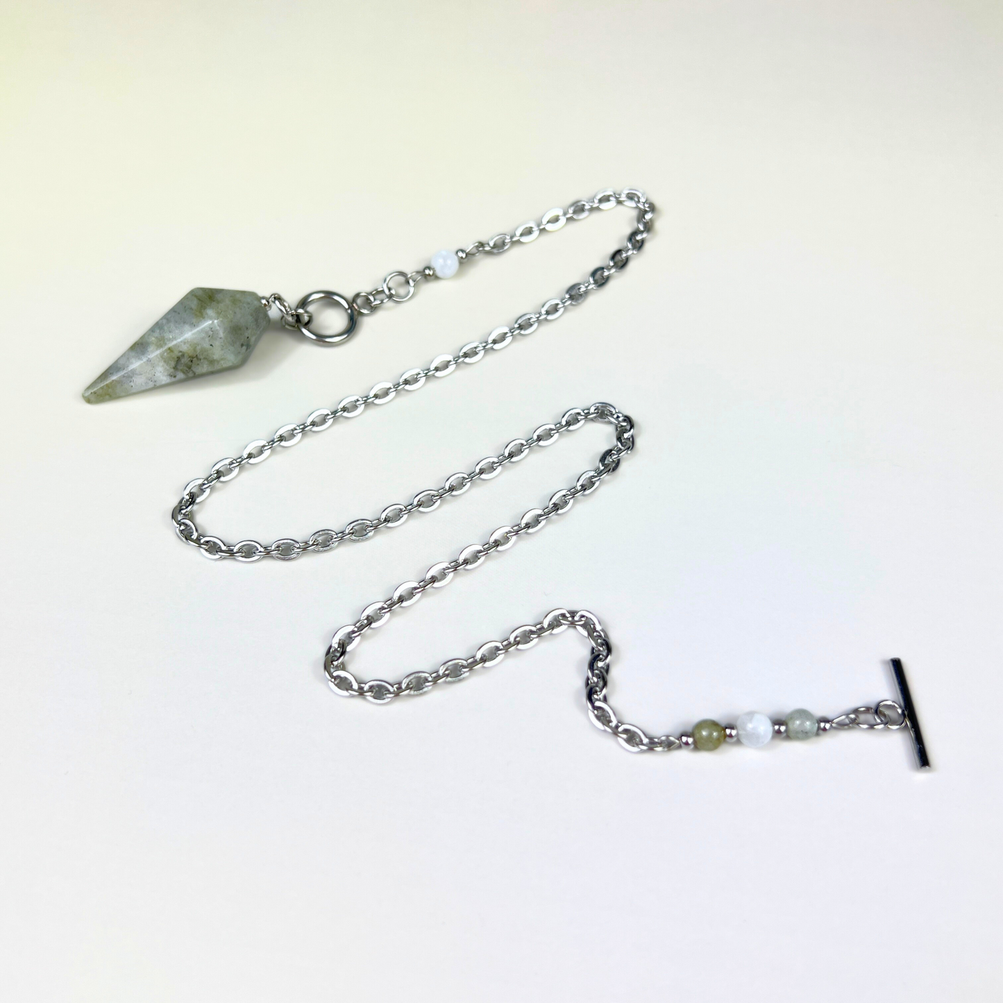 Collier pendule en labradorite et pierre de lune, fermoir à bascule