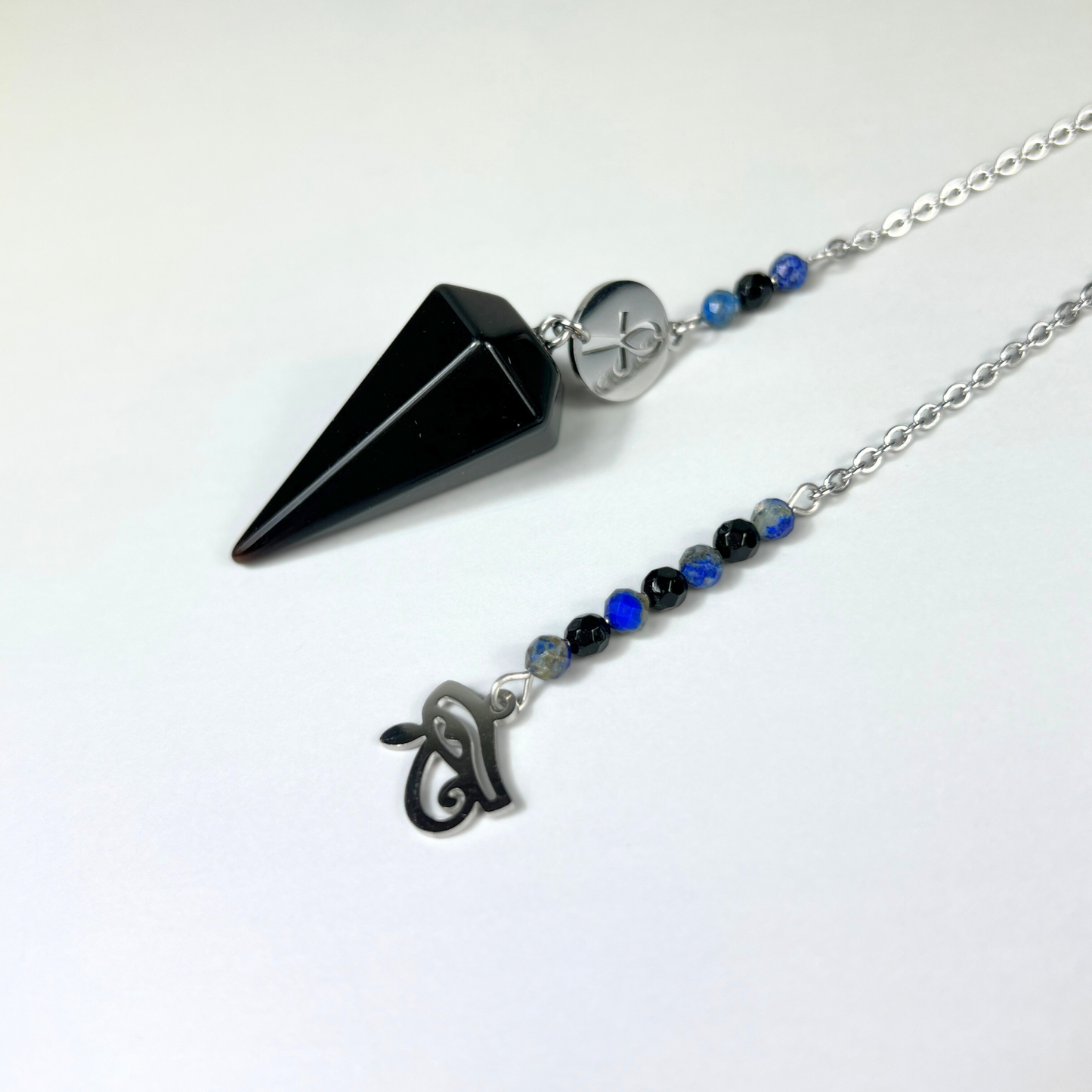 Pendule de divination avec obsidienne, lapis-lazuli, onyx, œil d'Horus et Ankh