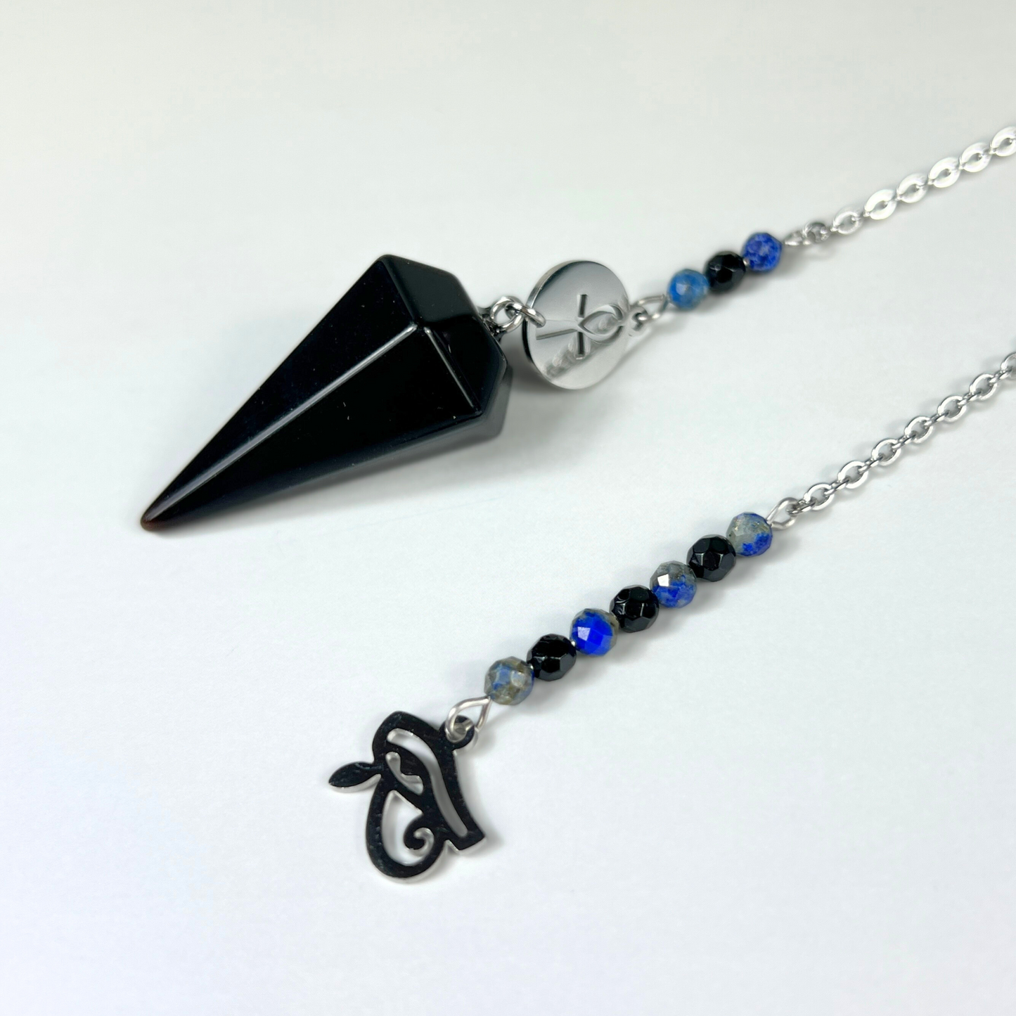 Pendule de divination avec obsidienne, lapis-lazuli, onyx, œil d'Horus et Ankh