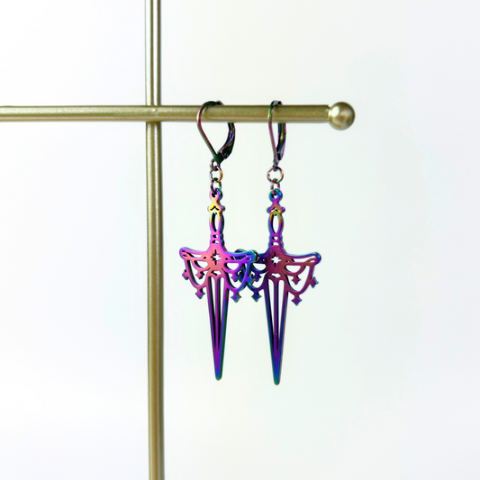 Boucles d'oreilles dague athamé arc-en-ciel