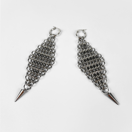 Maxi diamond shape chainmail earrings with spikes