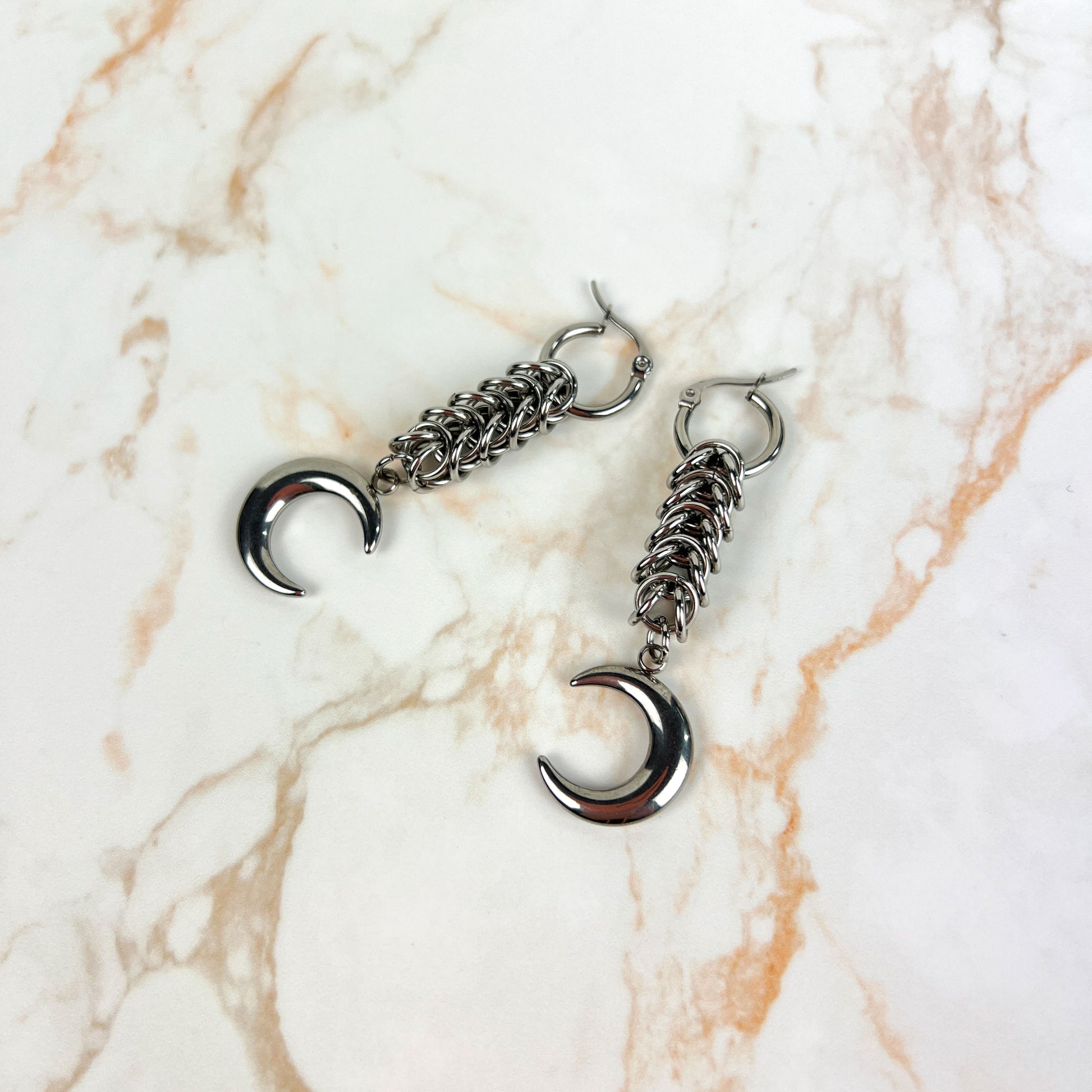 Crescent Moon box chain chainmail earrings made of stainless steel Baguette Magick