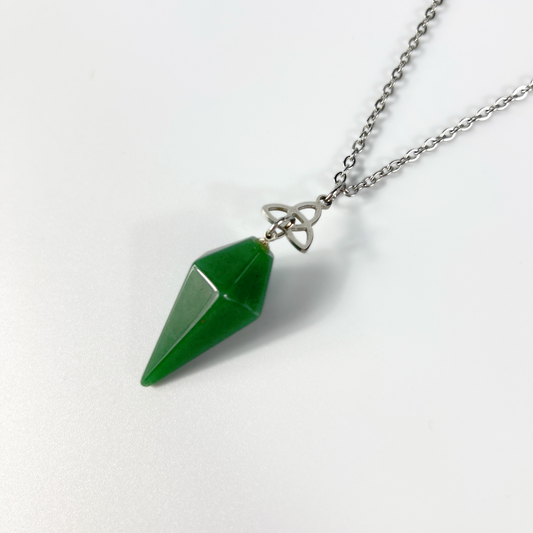 Collier pendule noeud celtique aventurine et triquetra