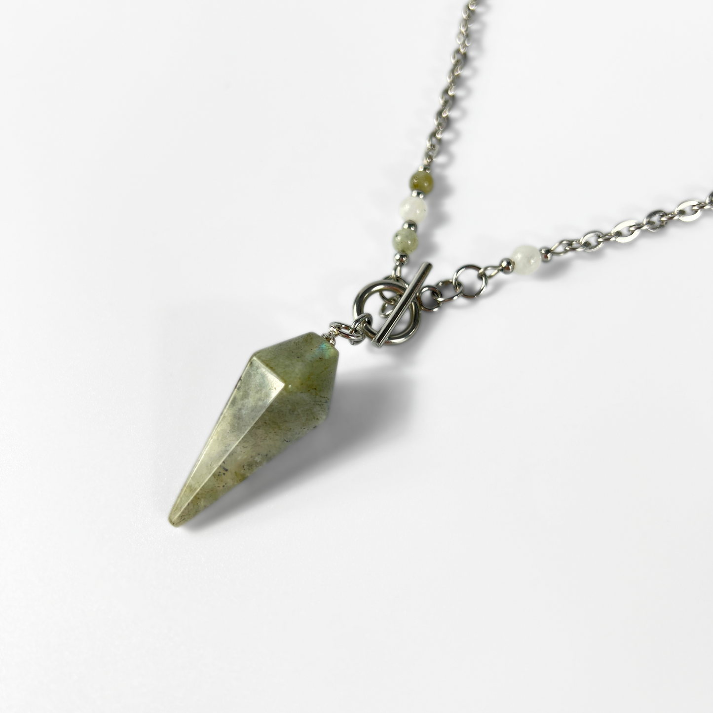 Collier pendule en labradorite et pierre de lune, fermoir à bascule