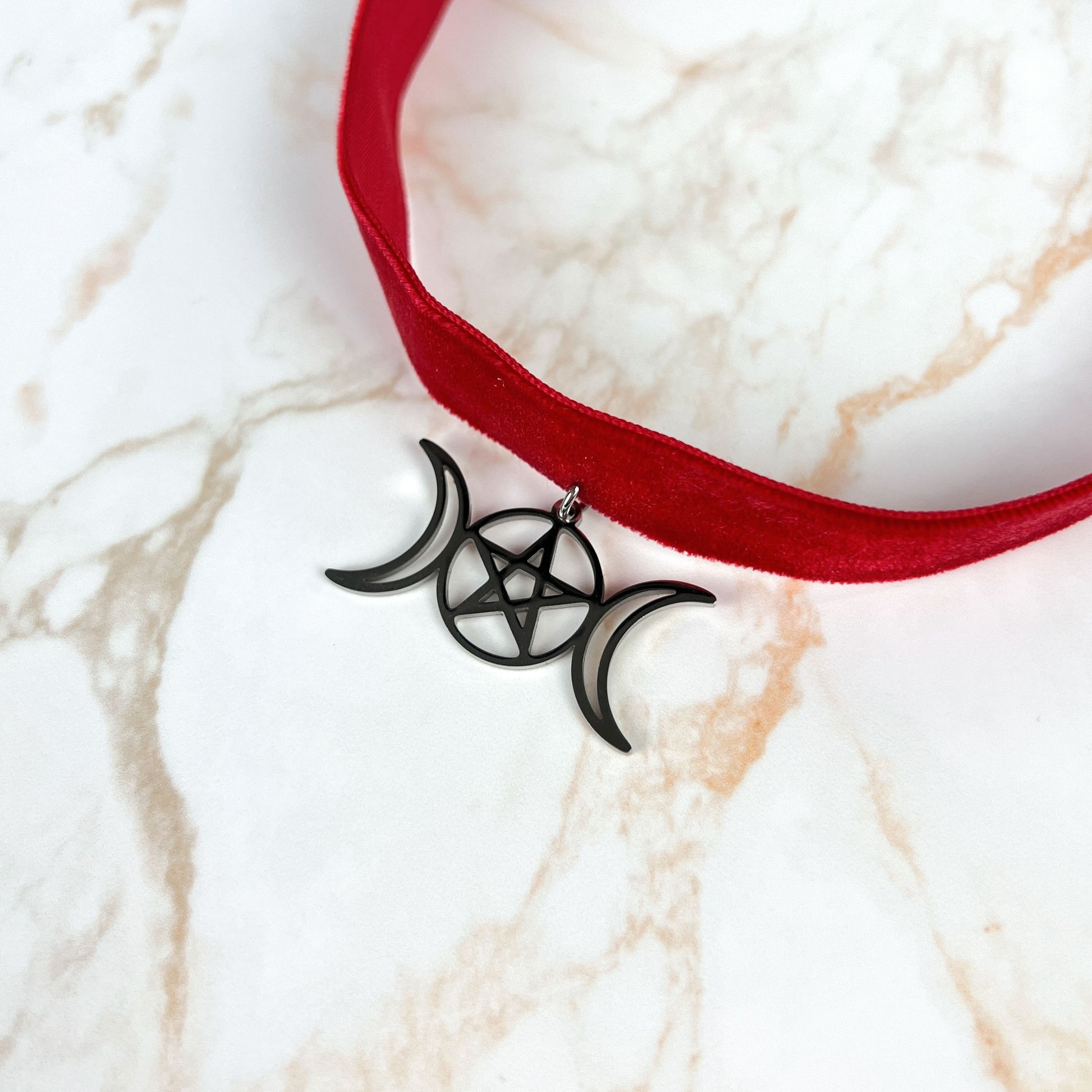 Red velvet Triple Moon Pentacle Wiccan Gothic choker, stainless steel Baguette Magick