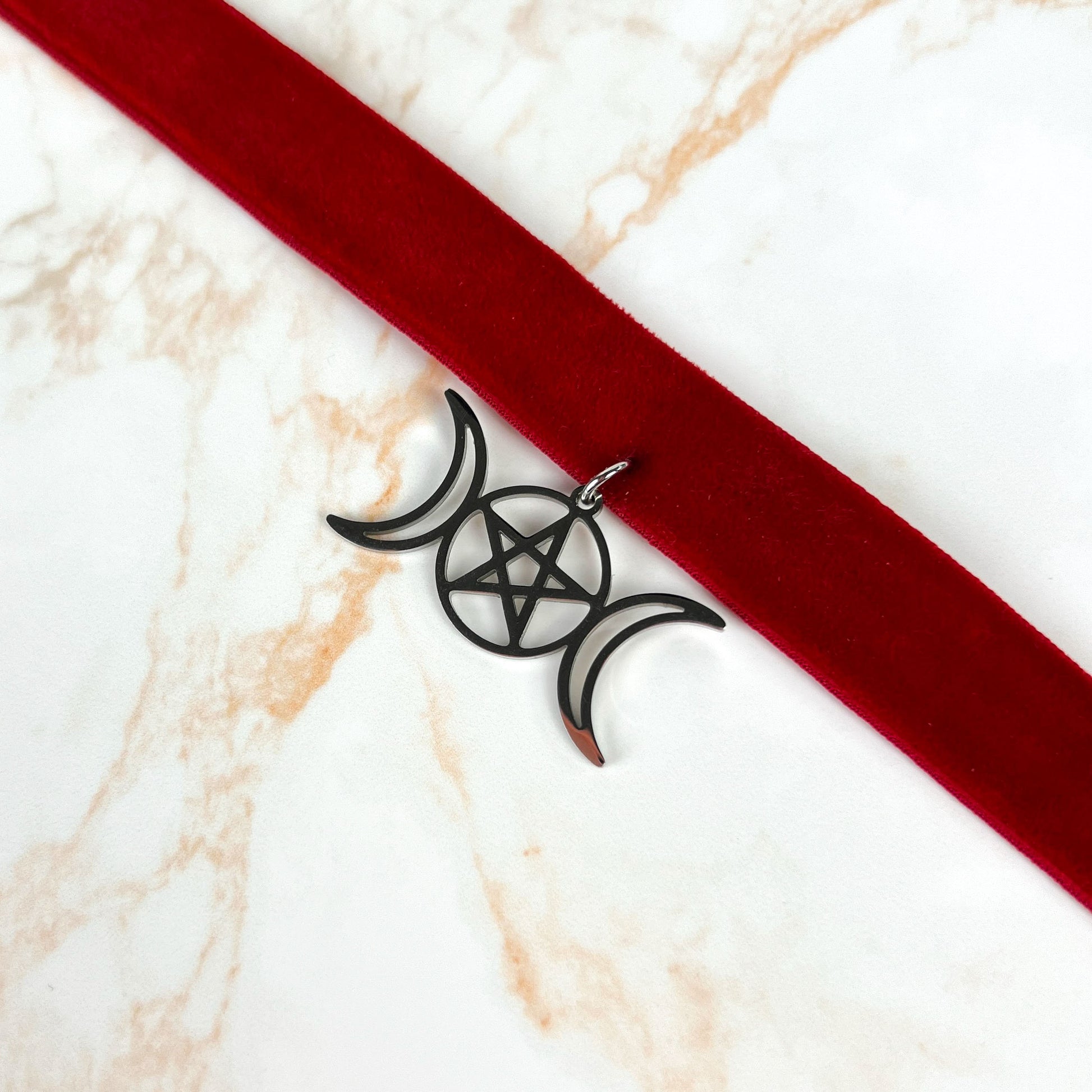 Red velvet Triple Moon Pentacle Wiccan Gothic choker, stainless steel Baguette Magick