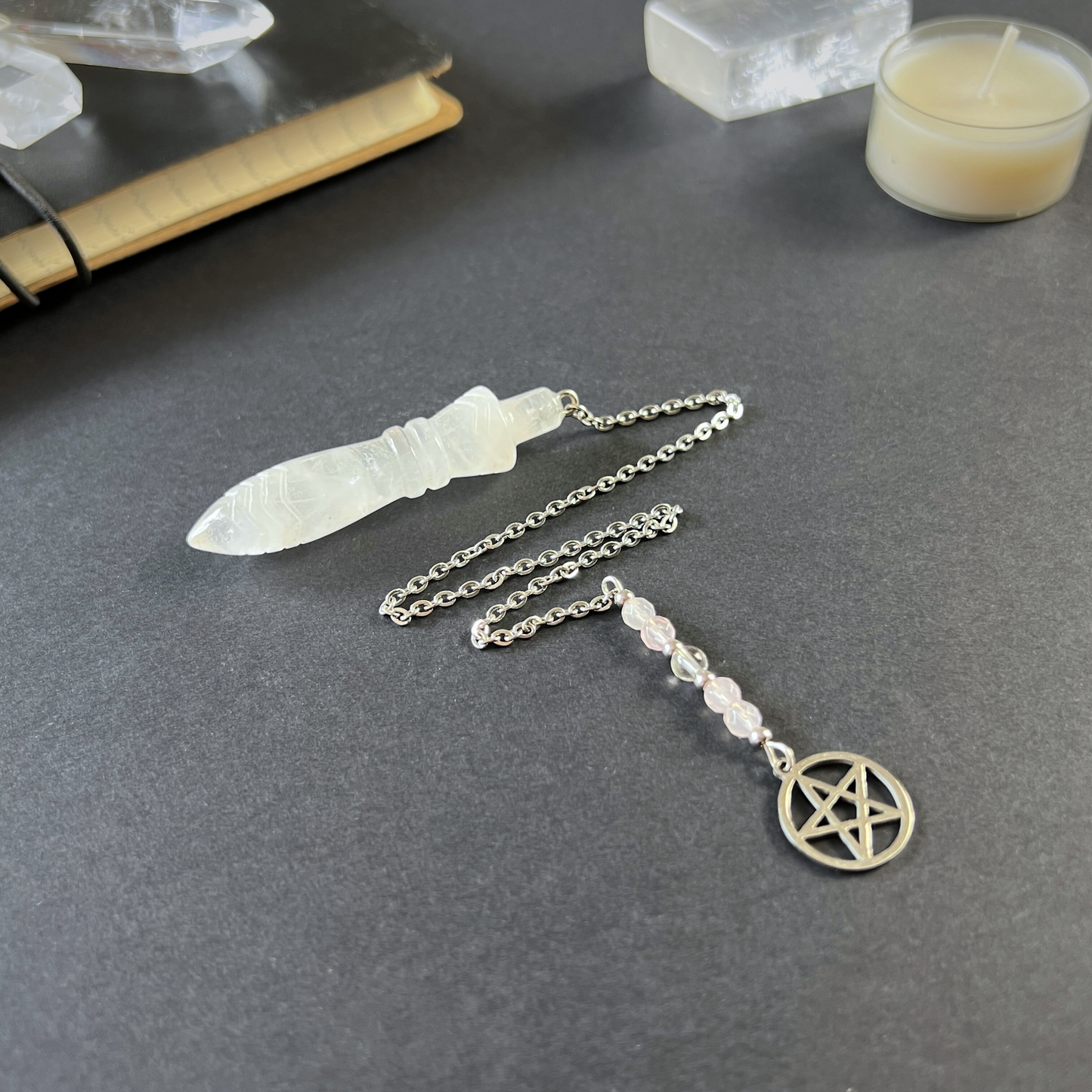 Pendule égyptien Thot gravé, quartz clair, quartz rose, pentacle