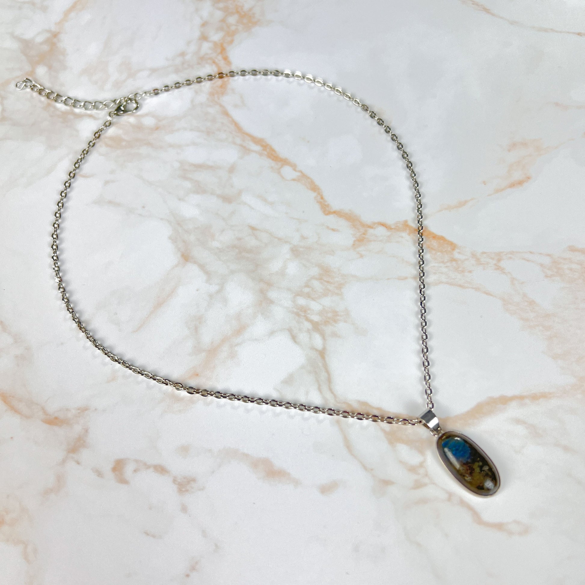 Labradorite pendant necklace lithotherapy jewelry Baguette Magick