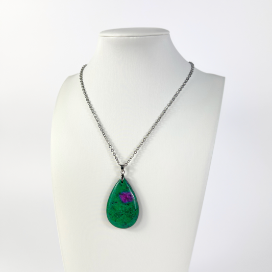 Collier pendentif en rubis et zoïsite et anyolite