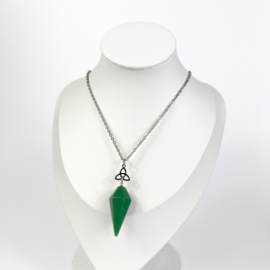 Collier pendule noeud celtique aventurine et triquetra