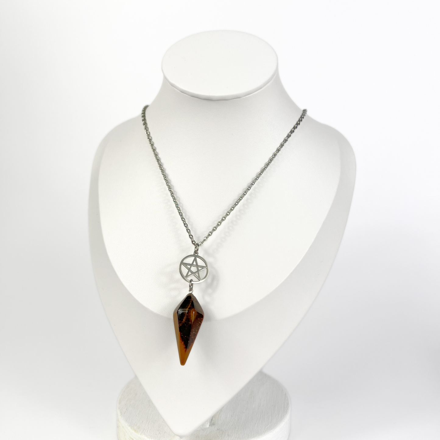 Collier pendule œil de tigre et pentacle