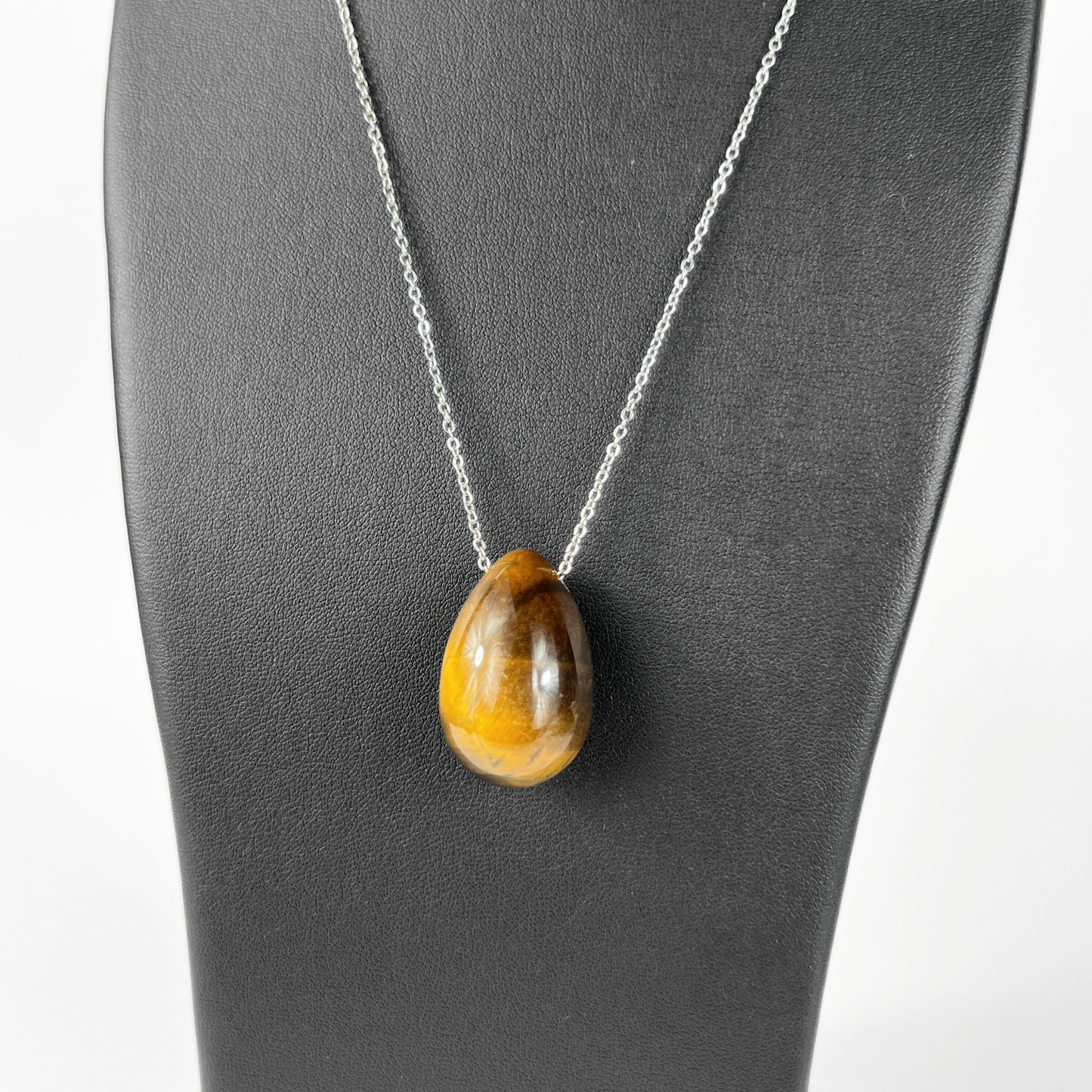 Collier œuf en pierre précieuse œil de tigre