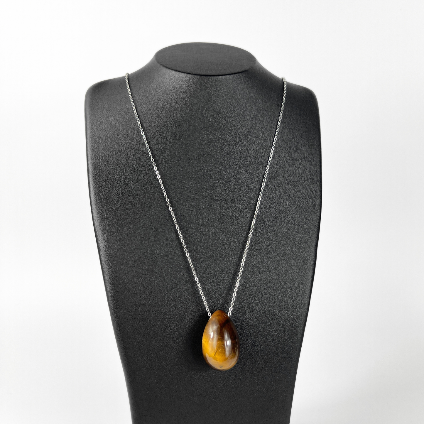 Collier œuf en pierre précieuse œil de tigre