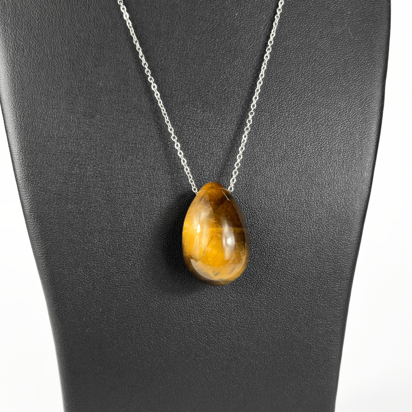 Collier œuf en pierre précieuse œil de tigre