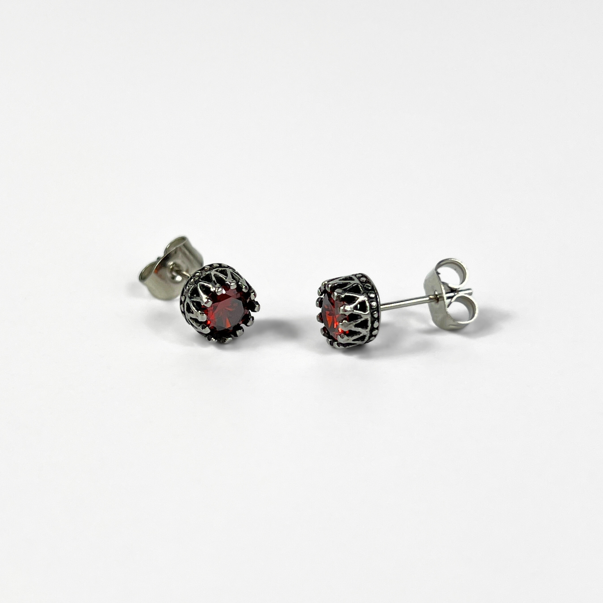 Red rhinestone and crown stud earrings Baguette Magick