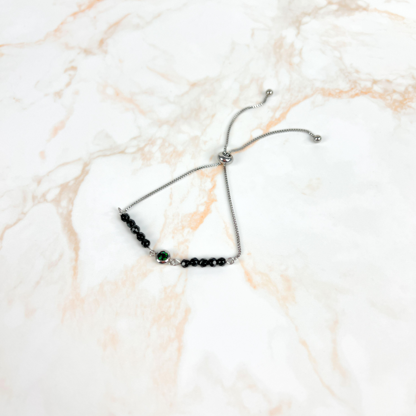 Bracelet coulissant en acier inoxydable avec onyx facetté et strass vert émeraude