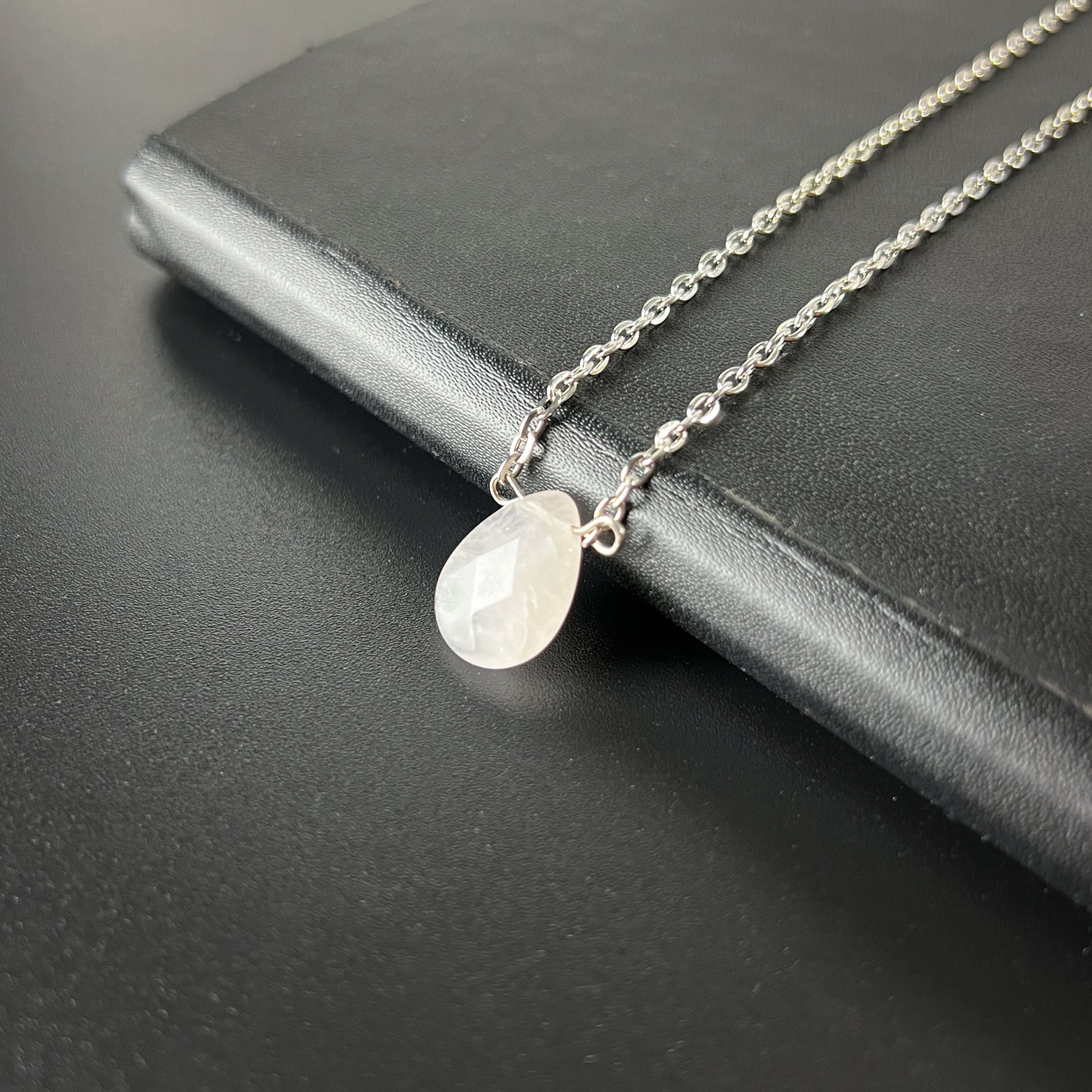 Rose quartz minimalist and elegant necklace Baguette Magick