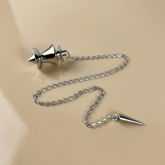 Pendule de radiesthésie en métal à pointe et dôme avec une breloque en pointe