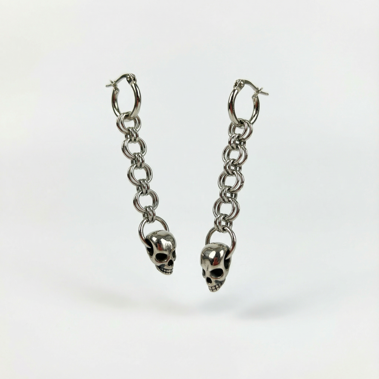 Chainmail skulls and hoops earrings