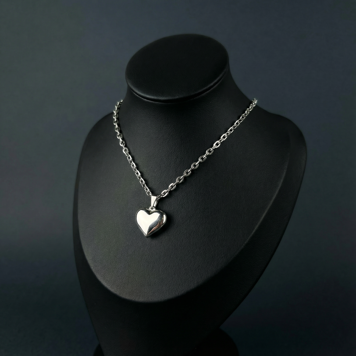 Puffy heart gothic necklace Baguette Magick