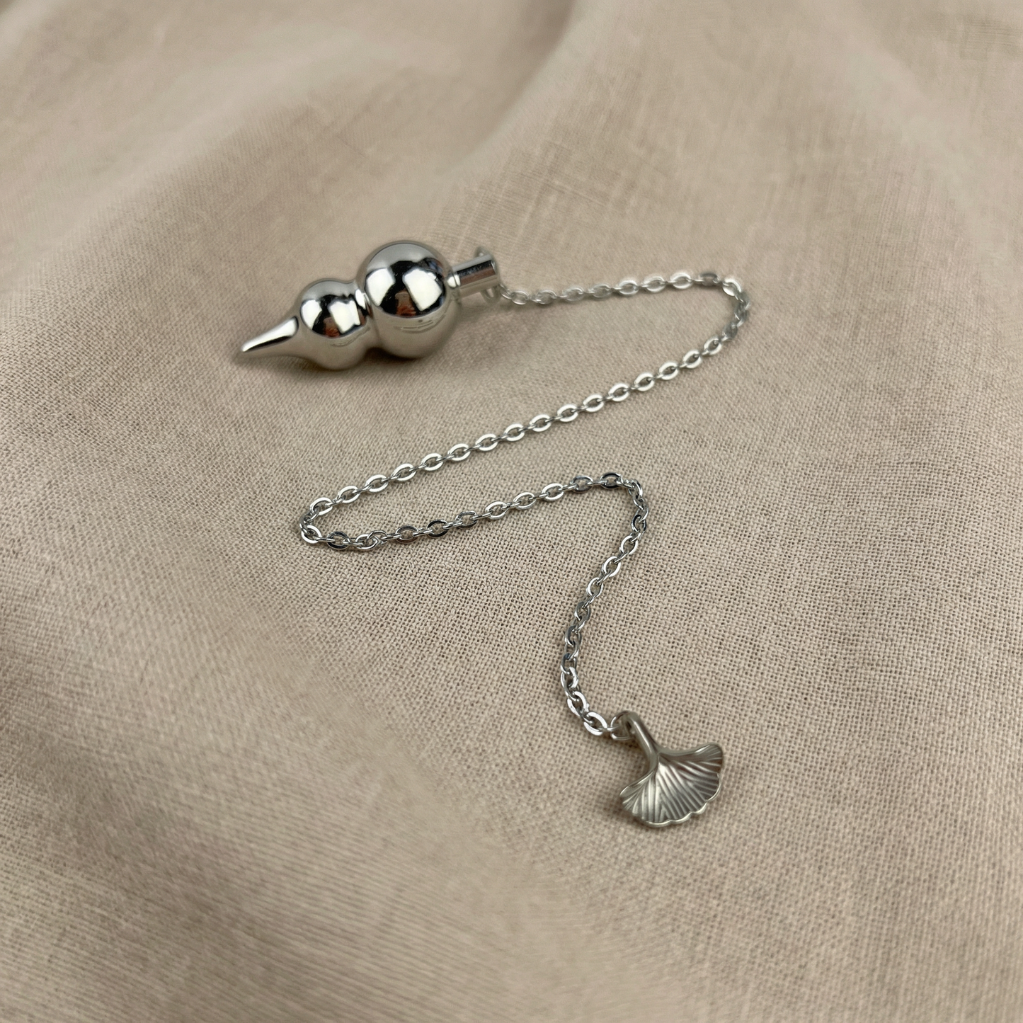 Pendule de radiesthésie Wu Lou, calebasse feng shui et feuille de ginkgo